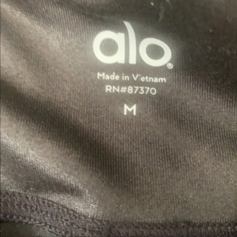 ALO Yoga leggings in Airbrush Brilliance in size Medium
